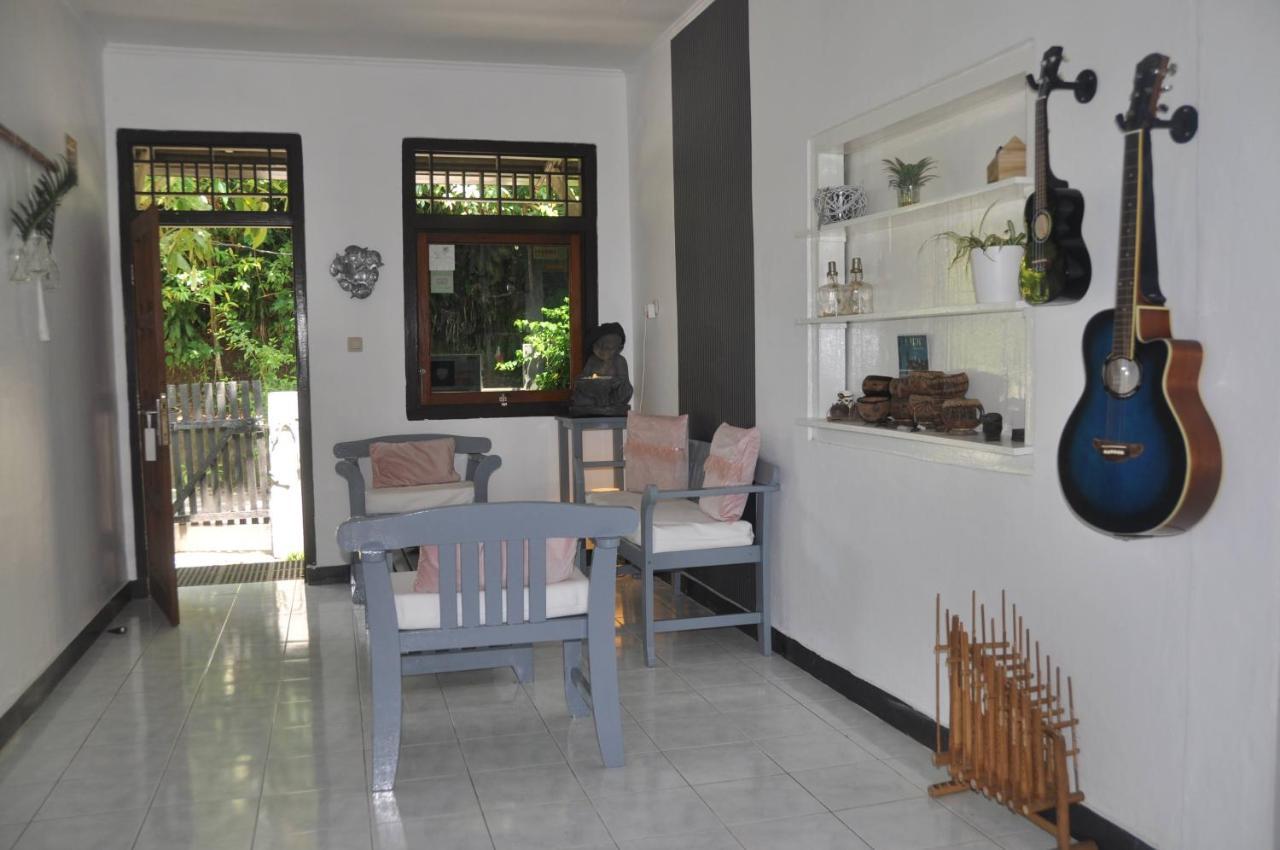 Guesthouse The 4 Fish Manado Exterior photo