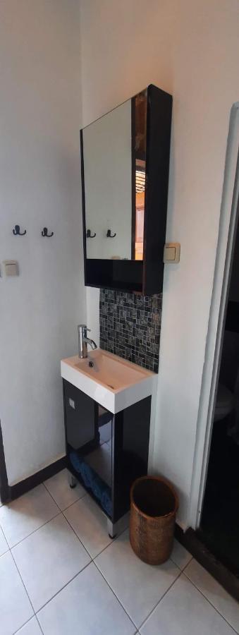 Guesthouse The 4 Fish Manado Exterior photo