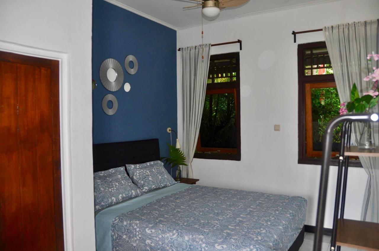 Guesthouse The 4 Fish Manado Exterior photo