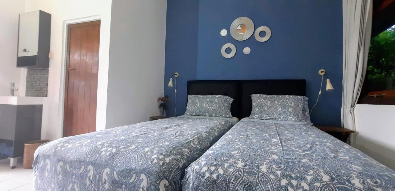 Guesthouse The 4 Fish Manado Exterior photo