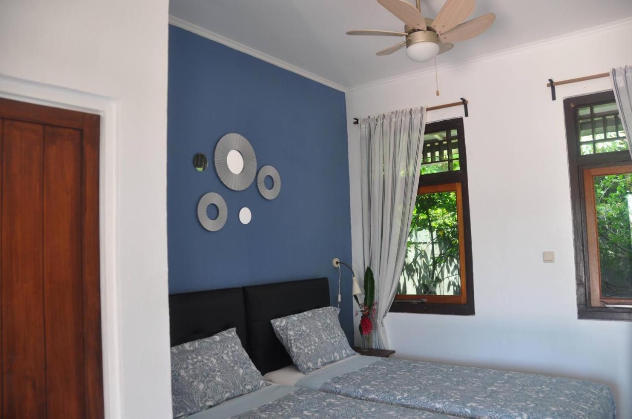 Guesthouse The 4 Fish Manado Exterior photo