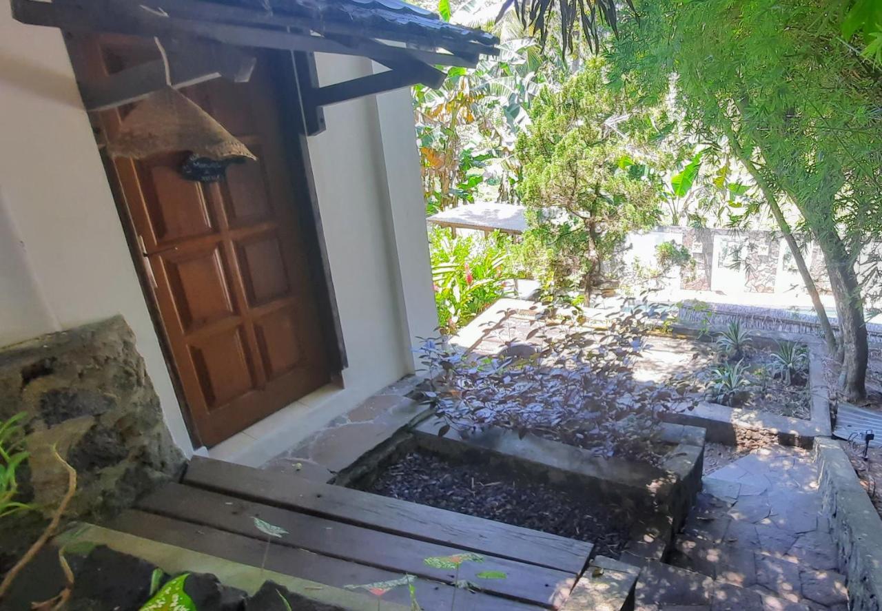 Guesthouse The 4 Fish Manado Exterior photo