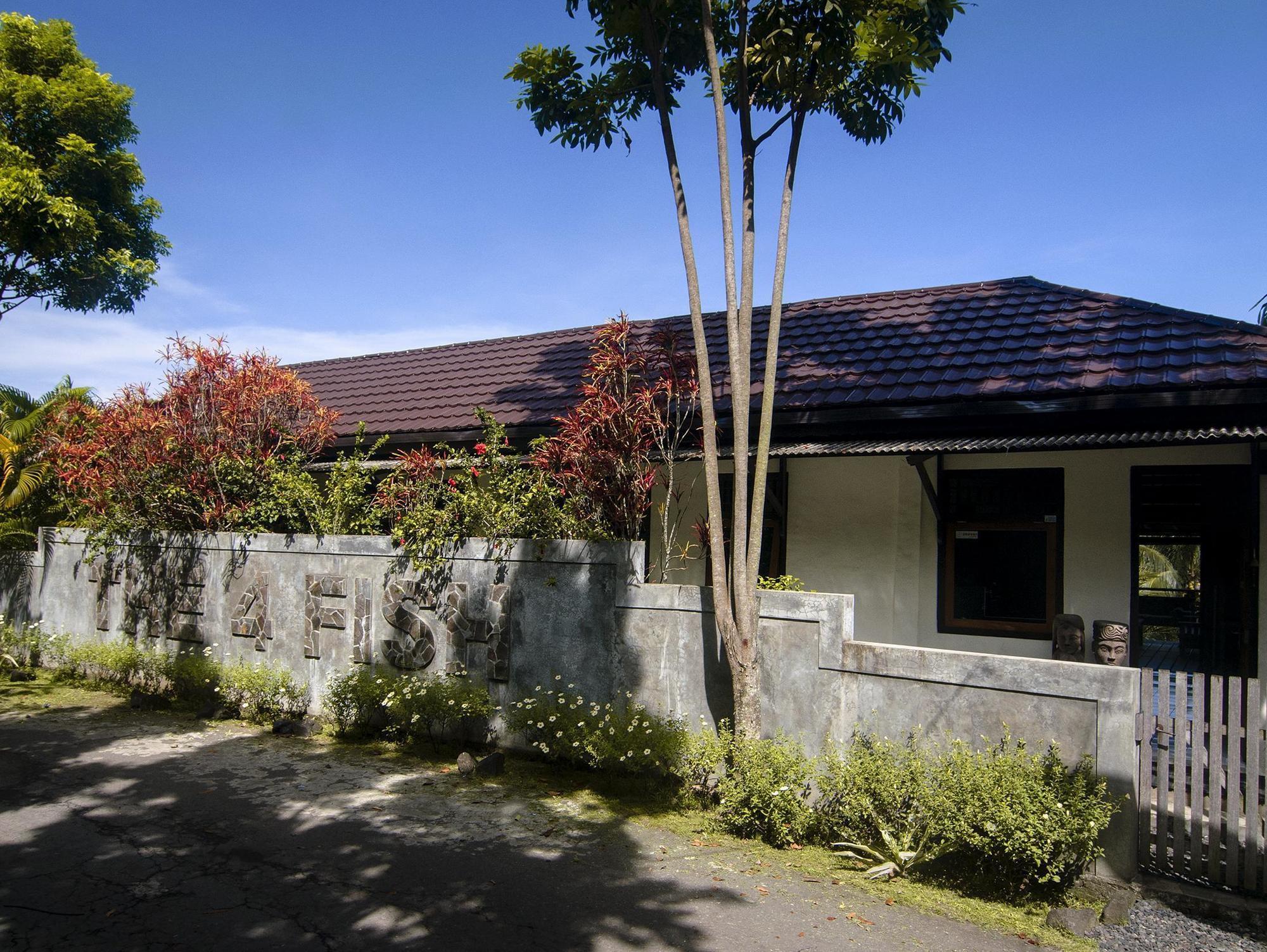 Guesthouse The 4 Fish Manado Exterior photo