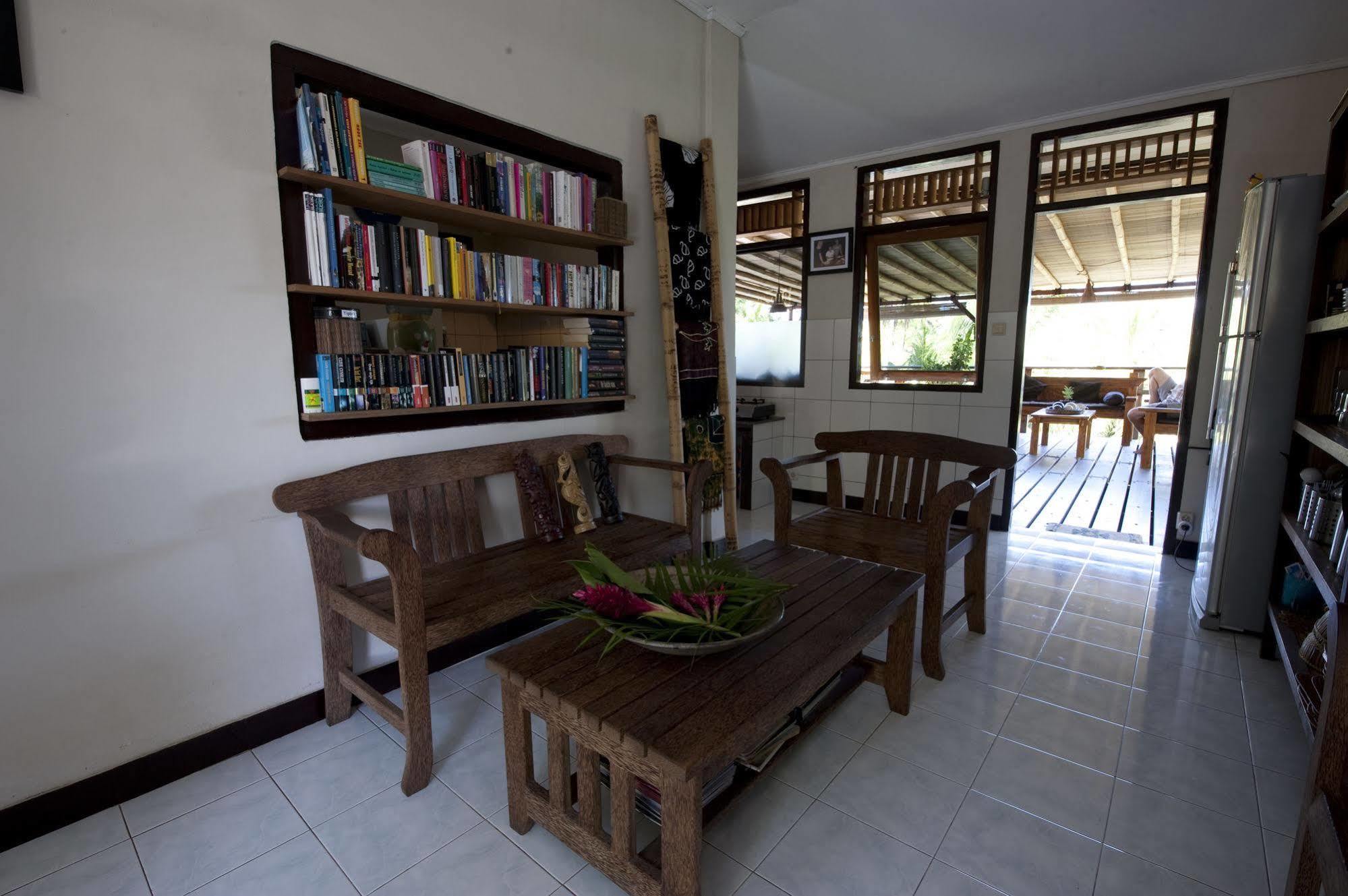 Guesthouse The 4 Fish Manado Exterior photo