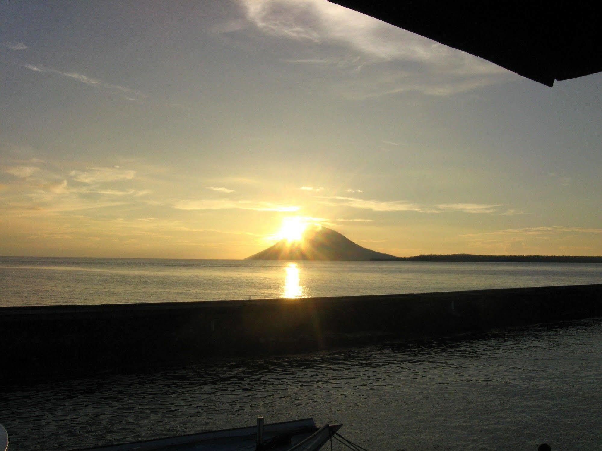Guesthouse The 4 Fish Manado Exterior photo